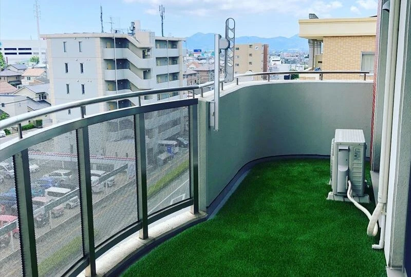 人工芝 施工例 マンションベランダ 光の森