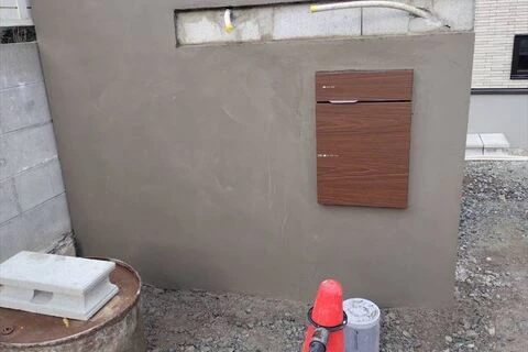 門柱下地 ﾓﾙﾀﾙ塗り 状況