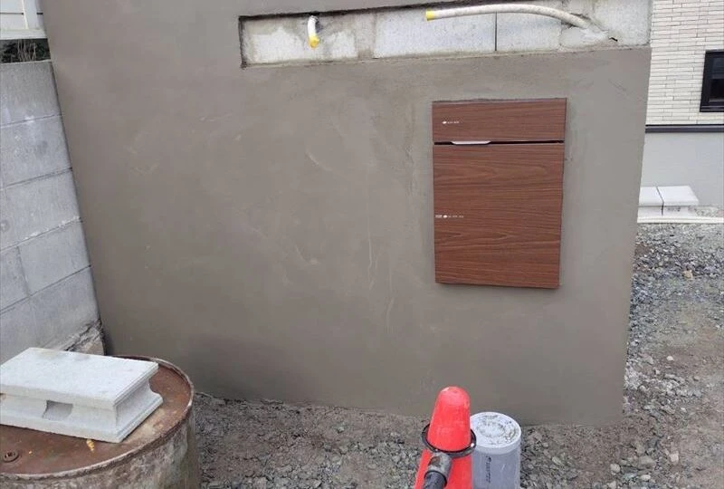 門柱下地 ﾓﾙﾀﾙ塗り 状況