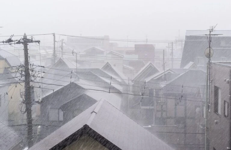 「梅雨の長雨、屋根の不安ありませんか？」　有限会社　森栄工業